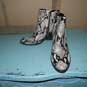 Dr. Scholl’s Morgan Snake Wedge Bootie Size 8M
